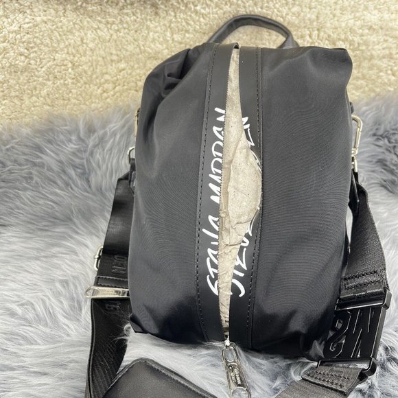 Steve Madden Tik Tok Viral Airpods Bfuria Black Nylon Crossbody Sling Bag NWT - Picture 6 of 8